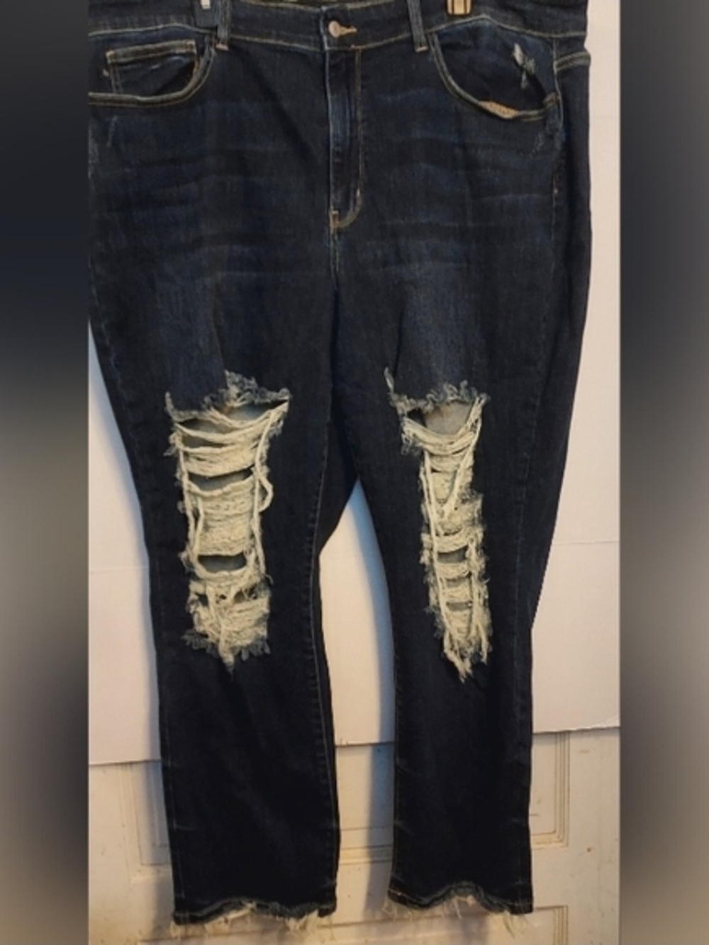 24w Judy Blue Dark Wash Blue Distressed Skinny Jeans 42x29